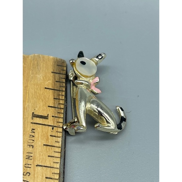 Vintage Gold Tone Cat Brooch Mother of Pearl Face Pink Bow Enamel Detail Pin MCM - Picture 4 of 4